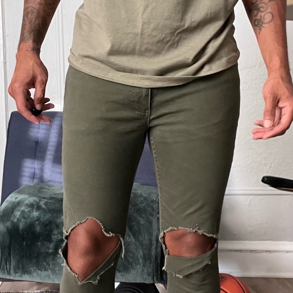 Ripped H&M jeans. - Picture 6 of 6